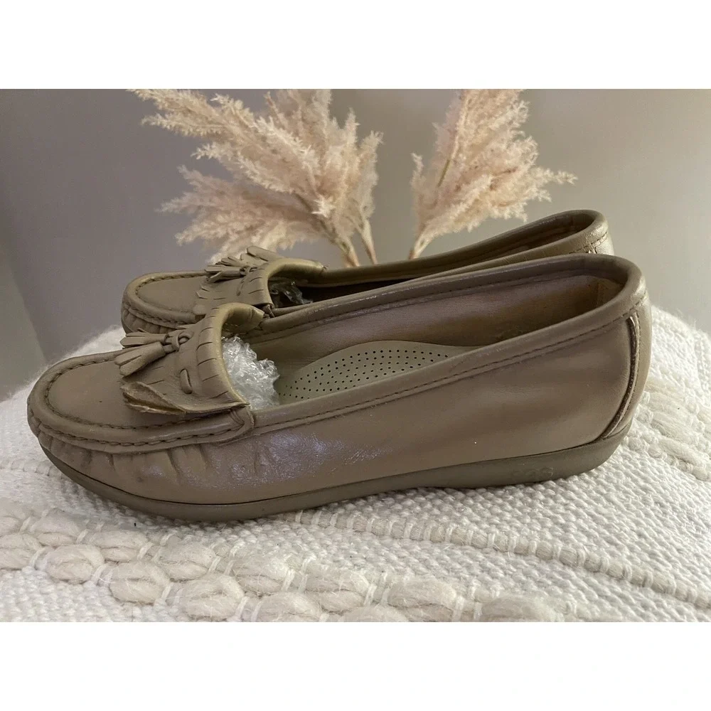 SAS COMFORT SHOES‎ Beige Leather Tassel Loafers Walking Shoes - Women's 7N